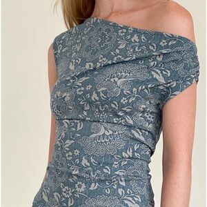 New top with tags motel size large low should strap on one side